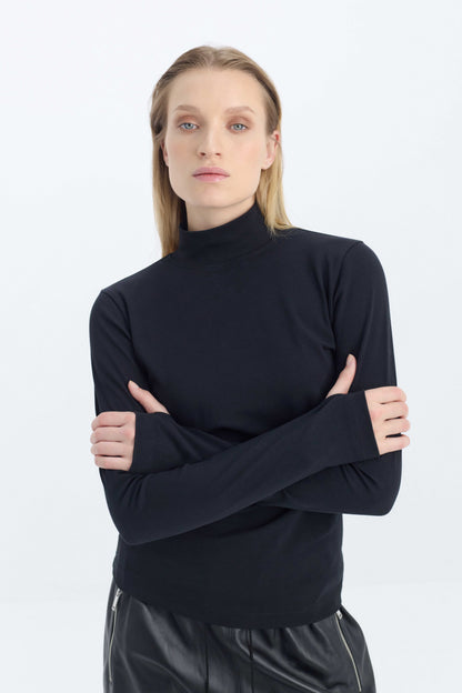 LONG SLEEVE MOCK-NECK T-SHIRT
